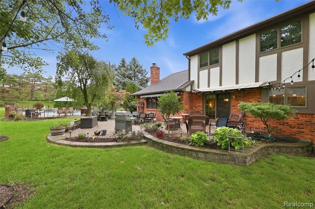 4735 Bentley Drive, Troy, MI 48098