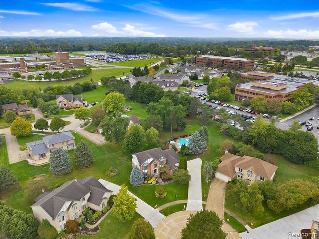 4735 Bentley Drive, Troy, MI 48098