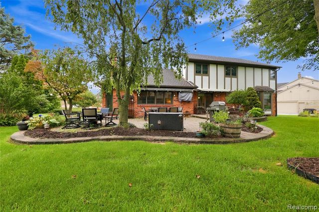 4735 Bentley Drive, Troy, MI 48098
