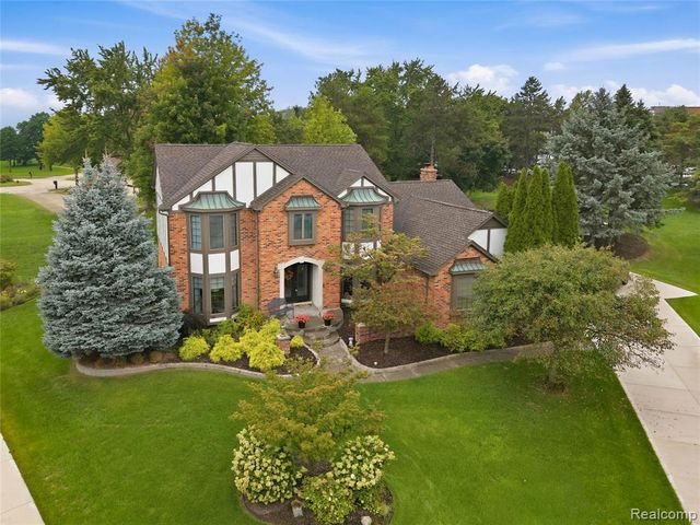 4735 Bentley Drive, Troy, MI 48098