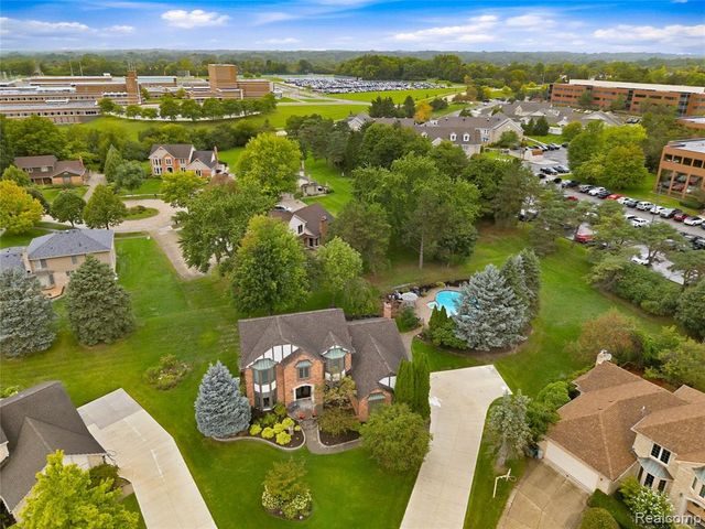 4735 Bentley Drive, Troy, MI 48098