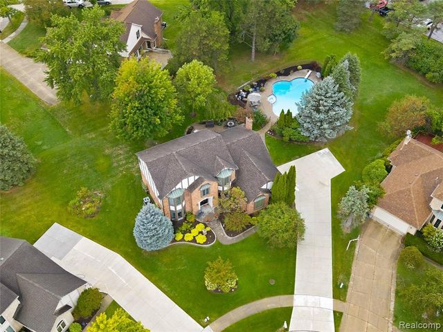 4735 Bentley Drive, Troy, MI 48098