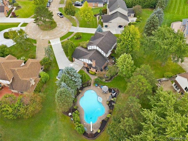 4735 Bentley Drive, Troy, MI 48098
