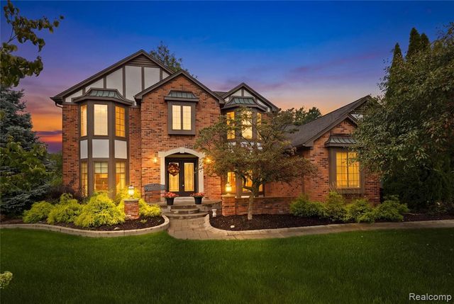 4735 Bentley Drive, Troy, MI 48098