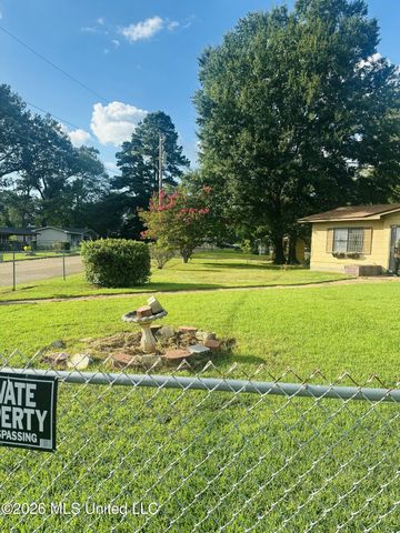 508 Queen Park Circle, Jackson, MS 39209