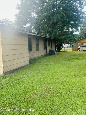508 Queen Park Circle, Jackson, MS 39209