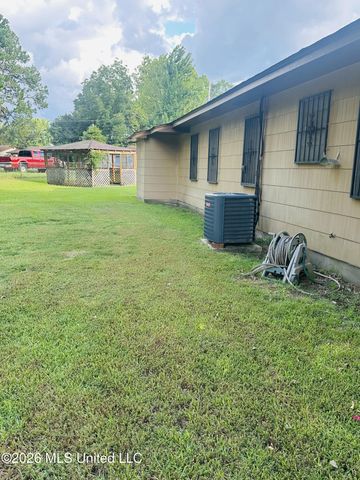 508 Queen Park Circle, Jackson, MS 39209