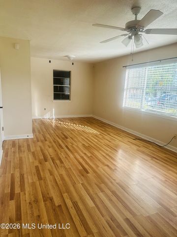 508 Queen Park Circle, Jackson, MS 39209