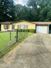 508 Queen Park Circle, Jackson, MS 39209