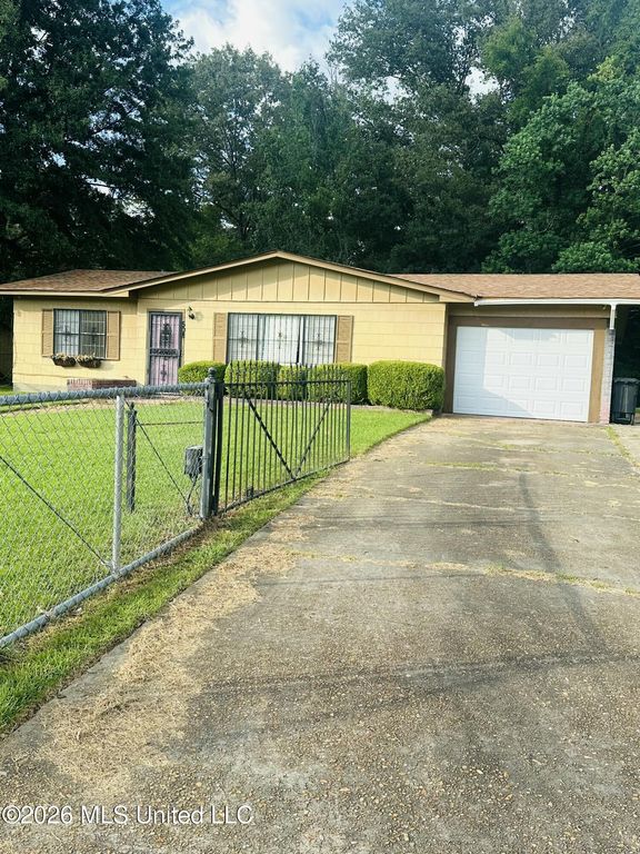 508 Queen Park Circle, Jackson, MS 39209