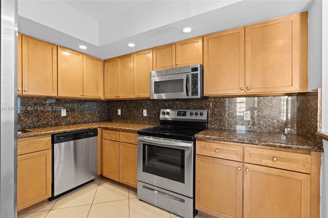 5600 Collins Ave 16Y, Miami Beach, FL 33140