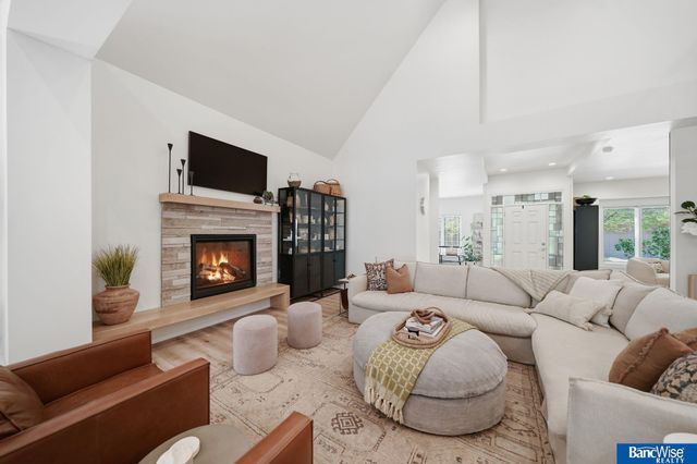 7840 Viburnum Drive, Lincoln, NE 68516