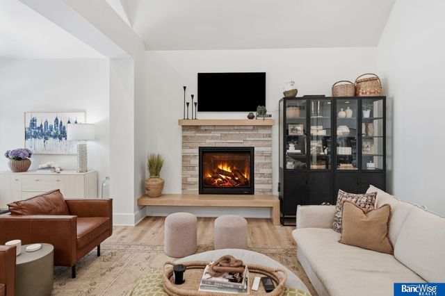 7840 Viburnum Drive, Lincoln, NE 68516