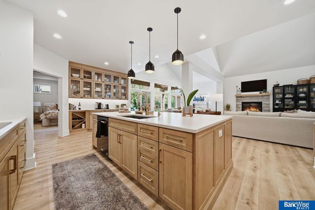 7840 Viburnum Drive, Lincoln, NE 68516