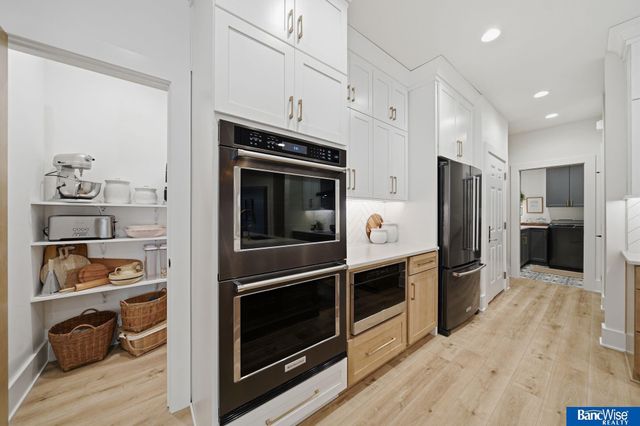 7840 Viburnum Drive, Lincoln, NE 68516