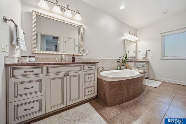7840 Viburnum Drive, Lincoln, NE 68516
