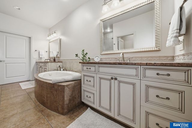 7840 Viburnum Drive, Lincoln, NE 68516