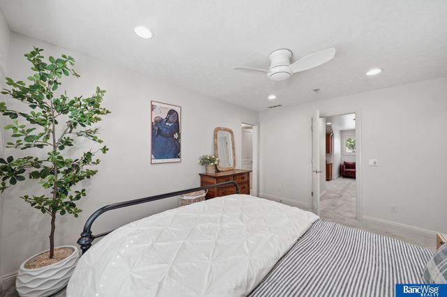7840 Viburnum Drive, Lincoln, NE 68516