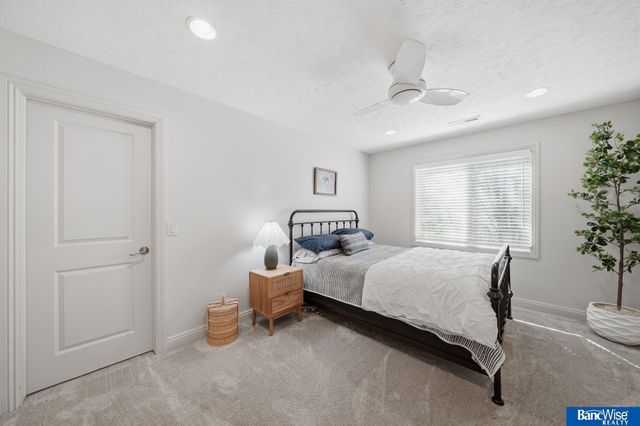 7840 Viburnum Drive, Lincoln, NE 68516