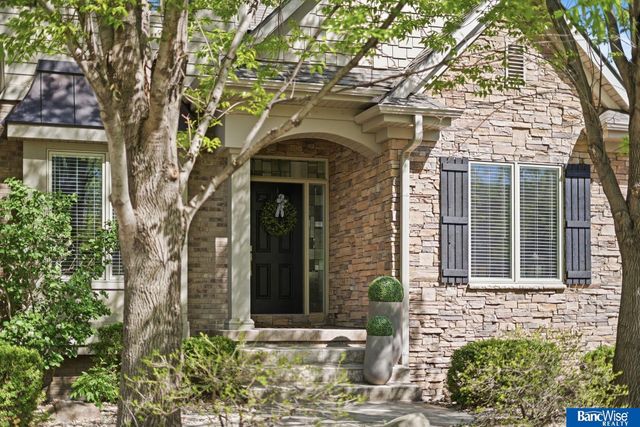7840 Viburnum Drive, Lincoln, NE 68516