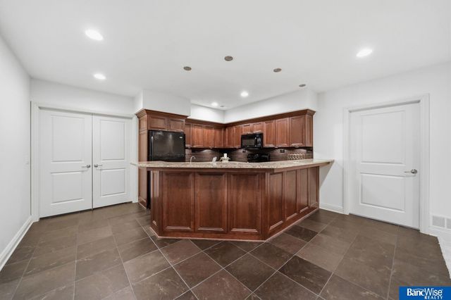 7840 Viburnum Drive, Lincoln, NE 68516