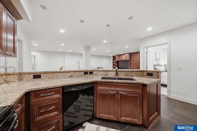 7840 Viburnum Drive, Lincoln, NE 68516