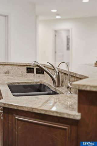 7840 Viburnum Drive, Lincoln, NE 68516