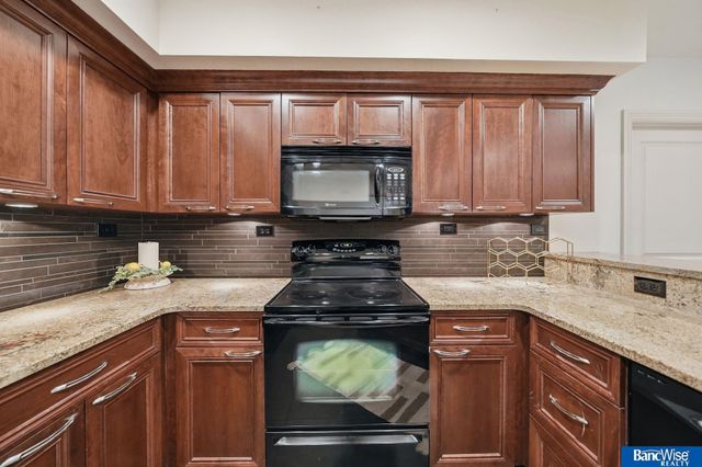 7840 Viburnum Drive, Lincoln, NE 68516