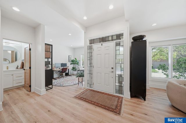 7840 Viburnum Drive, Lincoln, NE 68516