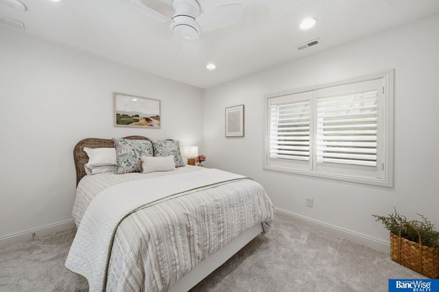 7840 Viburnum Drive, Lincoln, NE 68516
