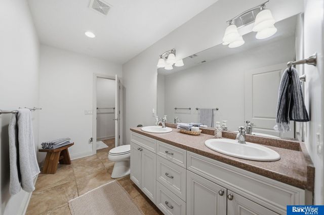 7840 Viburnum Drive, Lincoln, NE 68516