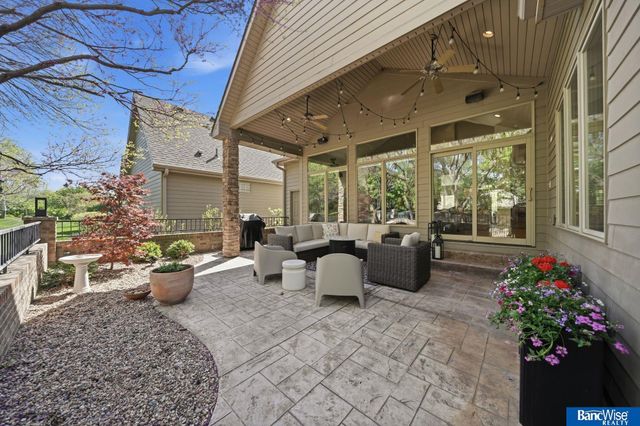 7840 Viburnum Drive, Lincoln, NE 68516