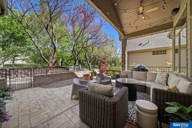 7840 Viburnum Drive, Lincoln, NE 68516