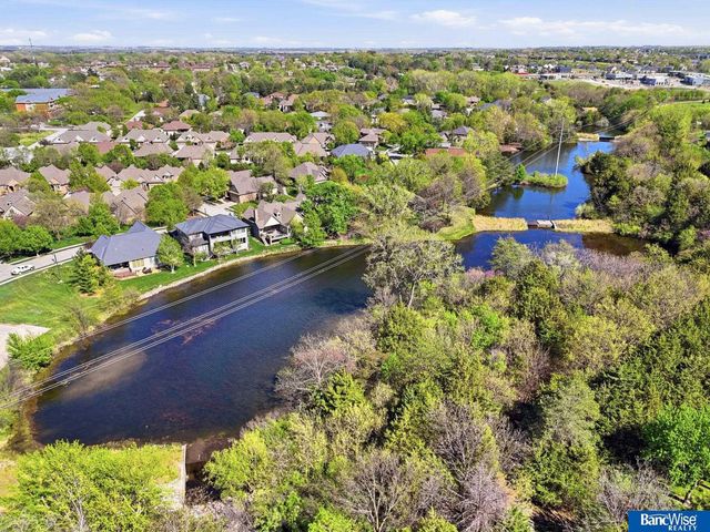 7840 Viburnum Drive, Lincoln, NE 68516