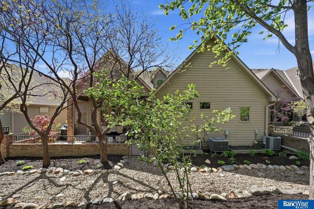 7840 Viburnum Drive, Lincoln, NE 68516