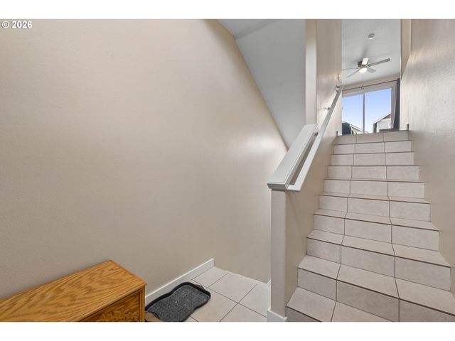 2571 Nw 1ST Dr, Gresham, OR 97030
