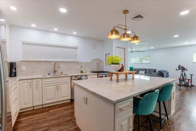 1910 Colony Drive, Irving, TX 75061