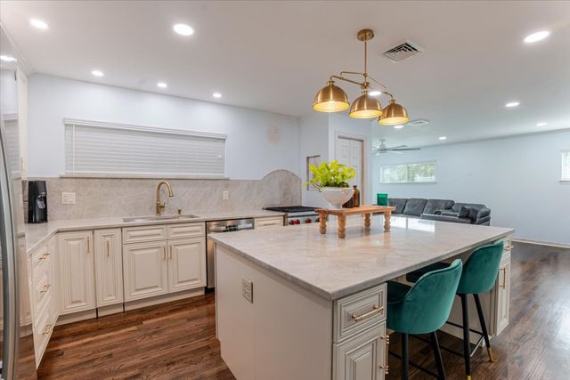 1910 Colony Drive, Irving, TX 75061