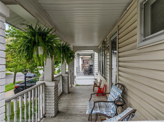 1417 Beaconsfield Avenue, Grosse Pointe, MI 48230