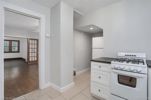 1417 Beaconsfield Avenue, Grosse Pointe, MI 48230