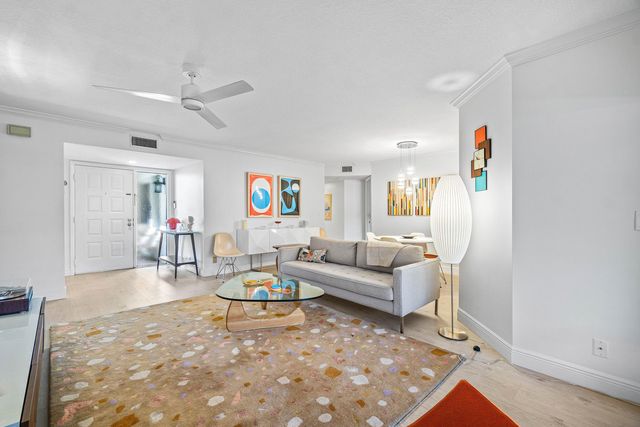 2305 Aspen Way, Boynton Beach, FL 33436