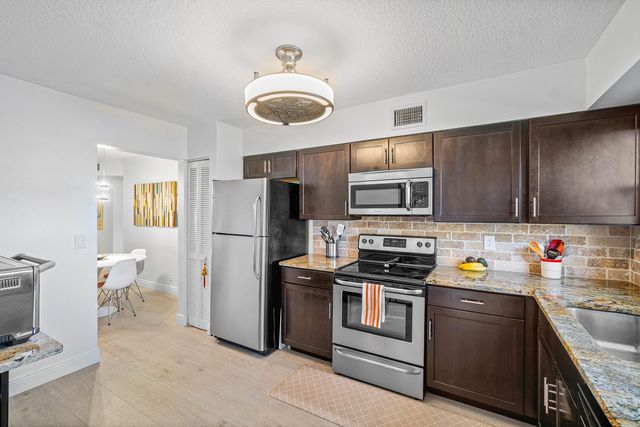 2305 Aspen Way, Boynton Beach, FL 33436