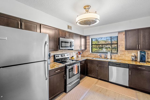 2305 Aspen Way, Boynton Beach, FL 33436