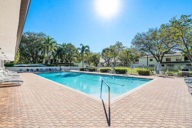 2305 Aspen Way, Boynton Beach, FL 33436