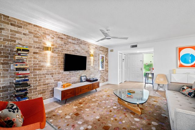 2305 Aspen Way, Boynton Beach, FL 33436