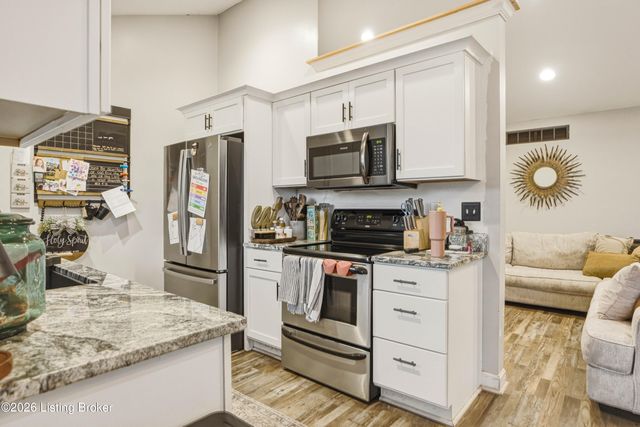 268 Lang Run Ct, Simpsonville, KY 40067
