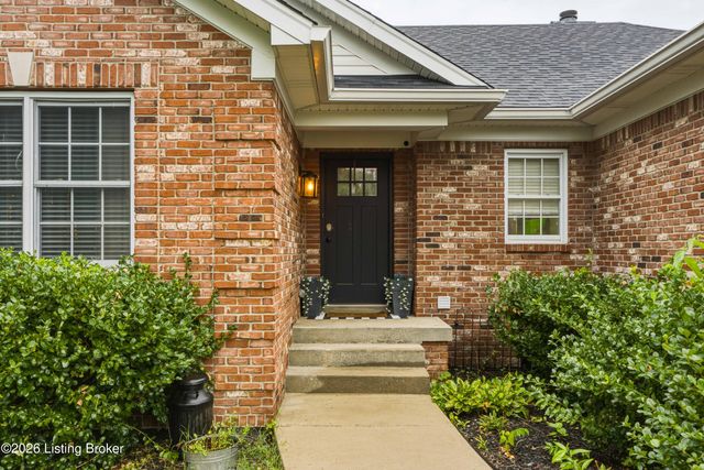 268 Lang Run Ct, Simpsonville, KY 40067