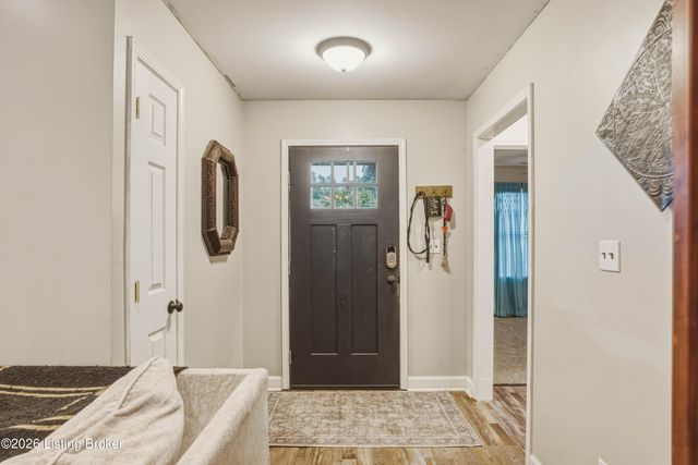 268 Lang Run Ct, Simpsonville, KY 40067
