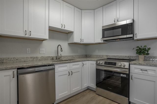 711 BAYSHORE DRIVE, Tarpon Springs, FL 34689