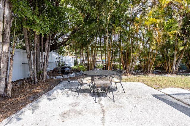 711 BAYSHORE DRIVE, Tarpon Springs, FL 34689